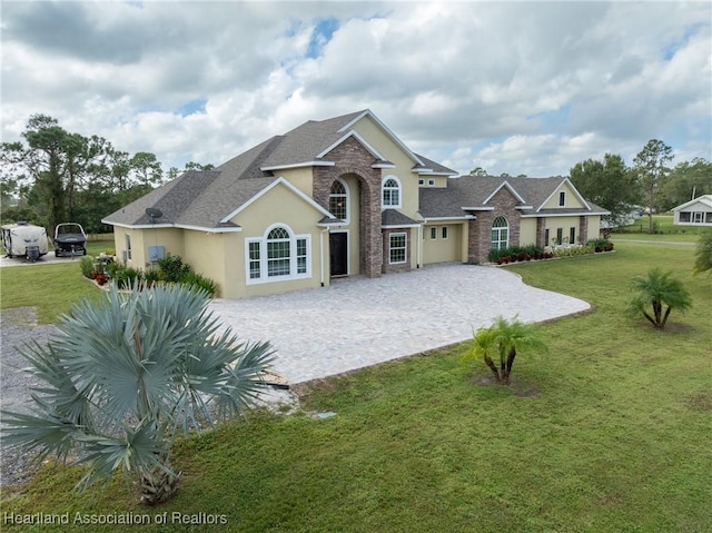 view of front of house featuring a front yard