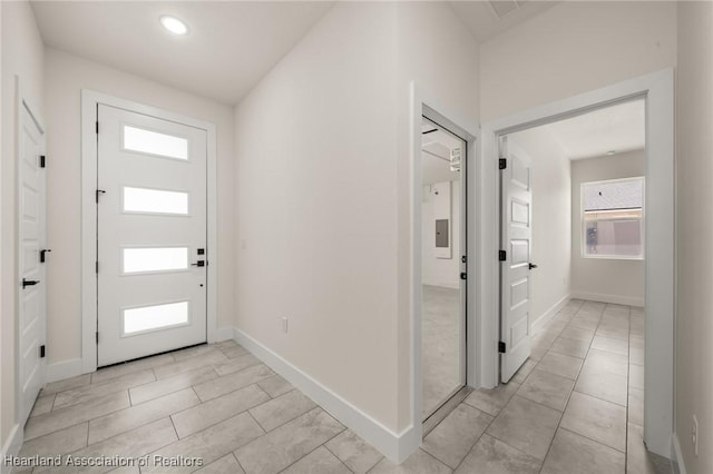 foyer entrance featuring baseboards and recessed lighting