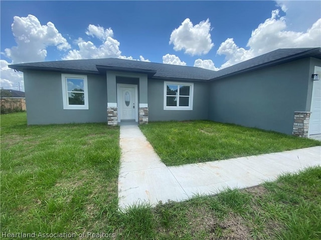 view of front of property with a front yard