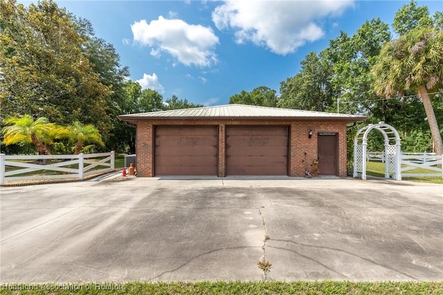 1900 N Riverdale Rd, Avon Park, FL 33825 - view of detached garage