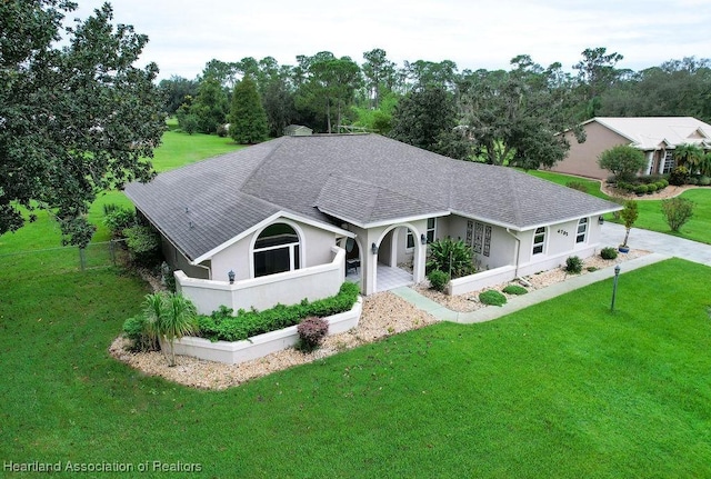 view of front of home featuring a front yard