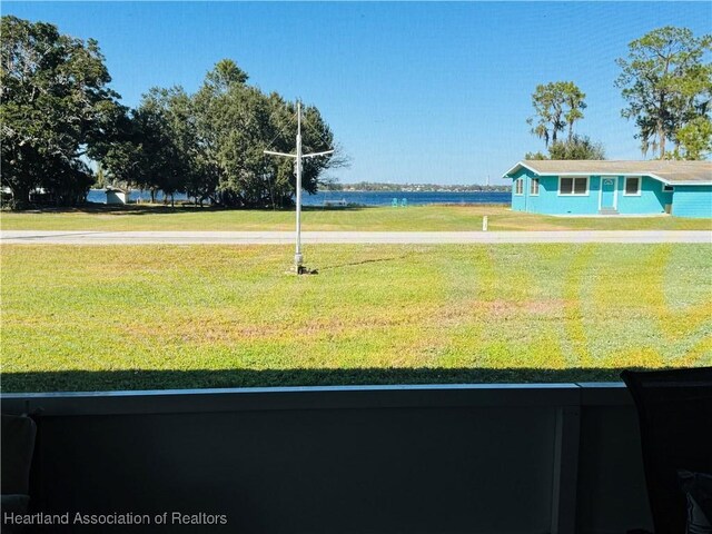 view of yard featuring a water view