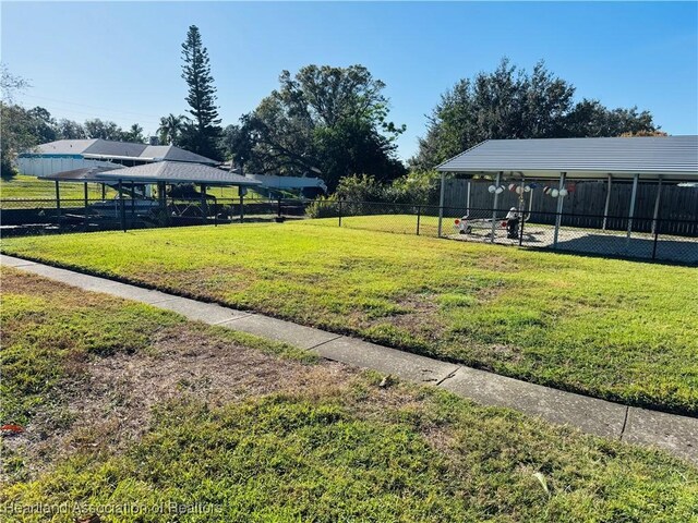 view of home's community featuring a yard