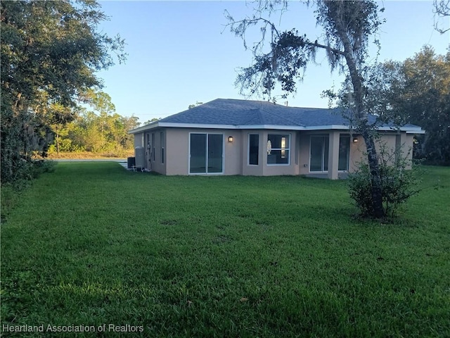 back of house featuring a yard