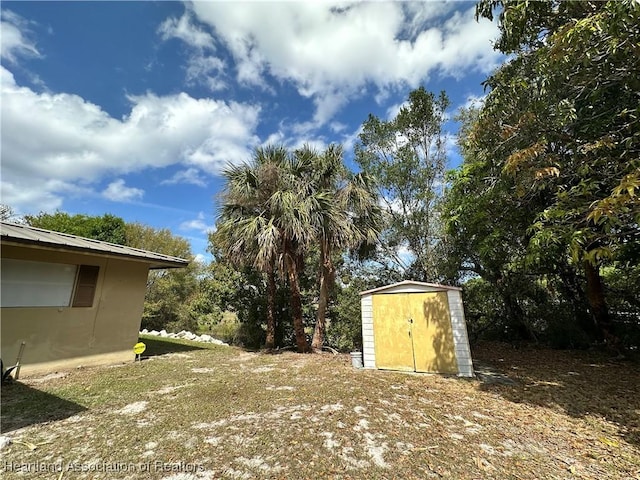 view of yard with an outdoor structure and a storage shed