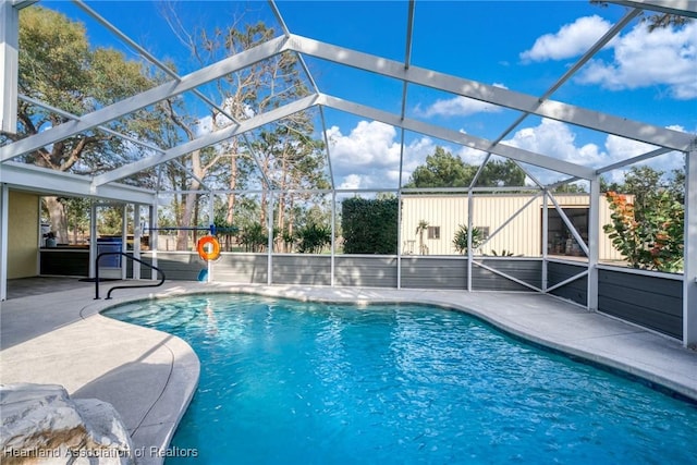 4334 E Kinsey Rd, Avon Park, FL 33825 - kitchen featuring recessed lighting, a peninsula, a breakfast bar, a sink, and appliances with stainless steel finishes