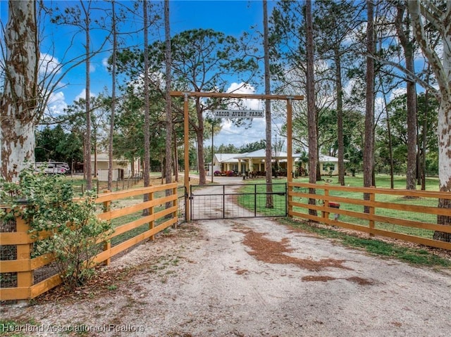 4334 E Kinsey Rd, Avon Park, FL 33825 - view of front of house with a front yard, fence, and driveway