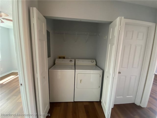 washroom with washer and dryer, dark hardwood / wood-style flooring, and ceiling fan