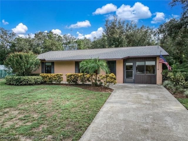 ranch-style home with a front yard