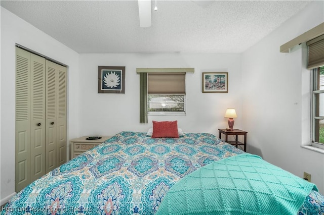 bedroom featuring ceiling fan, a closet, and a textured ceiling