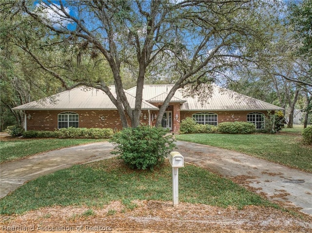 view of front of home with a front lawn