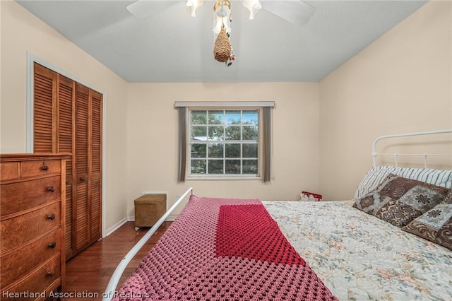 bedroom with ceiling fan, dark hardwood / wood-style floors, and a closet