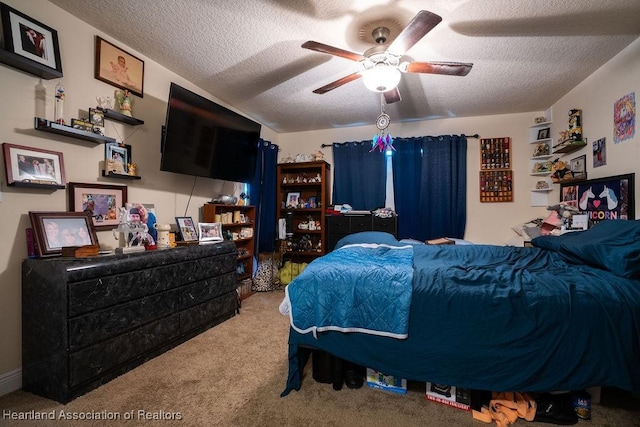 297 NE Glentry Ave NE, Port St Lucie, FL 34983 - carpeted bedroom featuring a textured ceiling and a ceiling fan