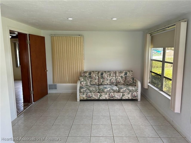 11 Mockingbird Rd, Lake Placid, FL 33852 - tiled living room with recessed lighting