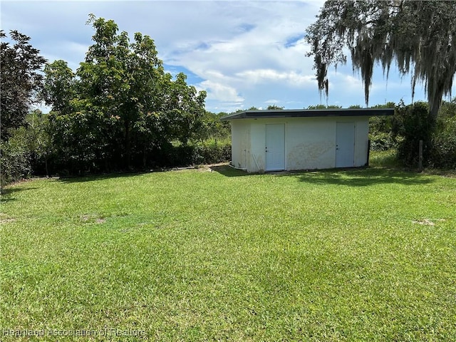 11 Mockingbird Rd, Lake Placid, FL 33852 - view of grassy yard with a storage shed