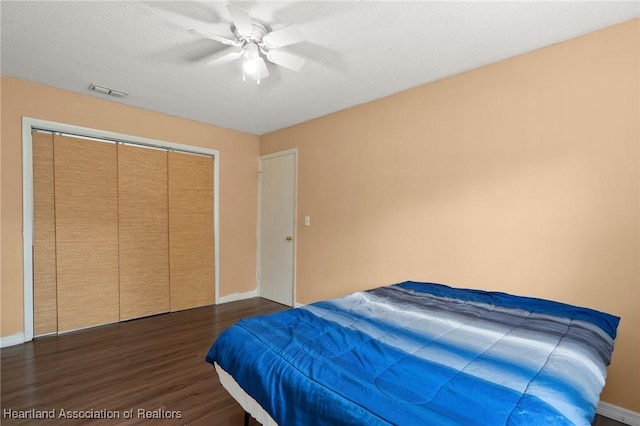 bedroom featuring a closet, ceiling fan, and dark hardwood / wood-style floors