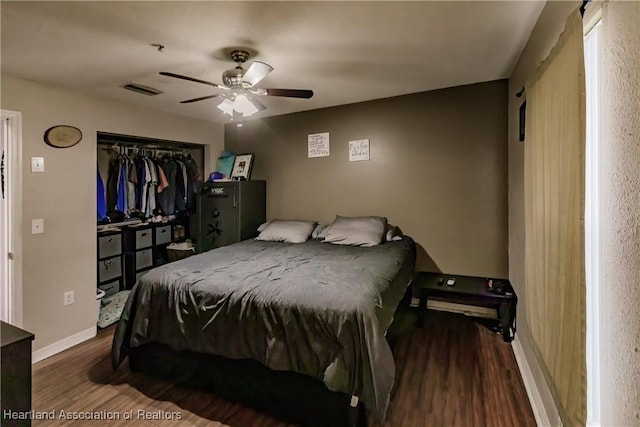 bedroom with hardwood / wood-style flooring, ceiling fan, and a closet