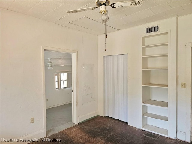 1237 Hitakee Ave, Sebring, FL 33870 - unfurnished bedroom featuring dark wood-type flooring, a ceiling fan, and a closet