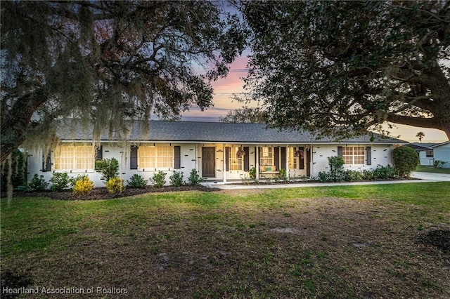 single story home with a lawn