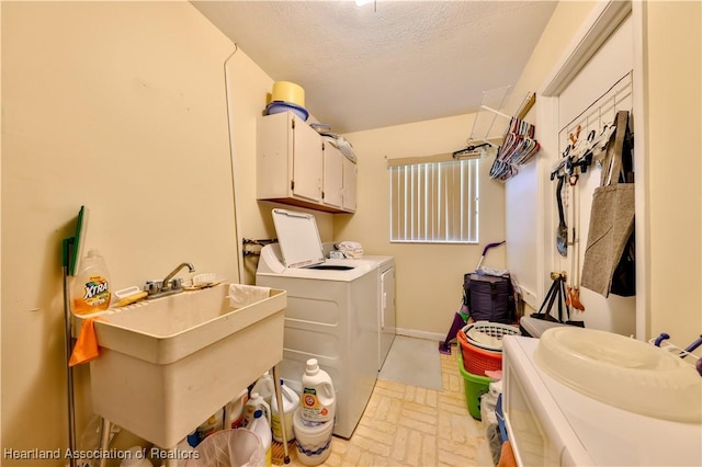 7700 Granada Rd, Sebring, FL 33876 - laundry area with baseboards, a textured ceiling, washer and clothes dryer, brick floor, and a sink