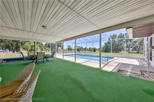 7700 Granada Rd, Sebring, FL 33876 - pool with a patio area and glass enclosure