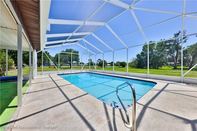 7700 Granada Rd, Sebring, FL 33876 - outdoor pool with a patio area, a yard, and glass enclosure