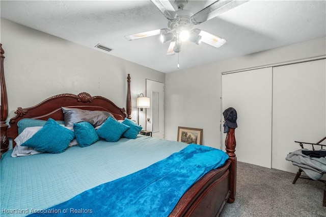 bedroom with carpet, ceiling fan, and a textured ceiling