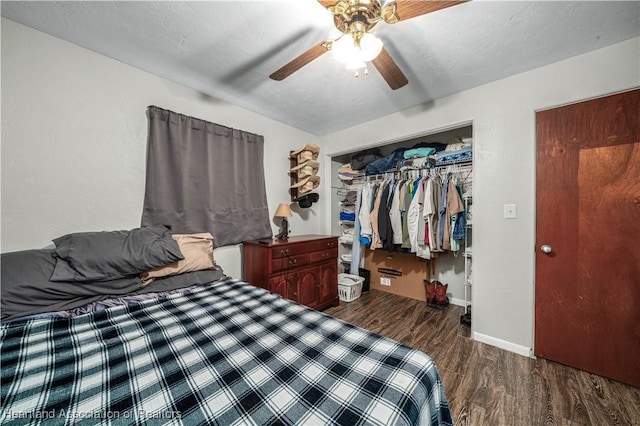 bedroom with a textured ceiling, ceiling fan, a closet, and dark hardwood / wood-style floors