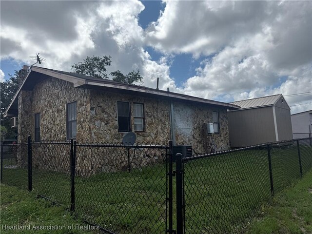 351 N Commerce Ave, Sebring, FL 33870 - view of side of property featuring stone siding