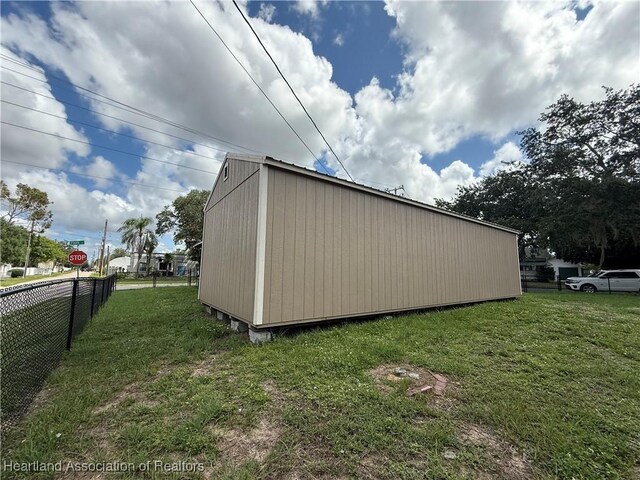 351 N Commerce Ave, Sebring, FL 33870 - view of home's exterior with an outdoor structure
