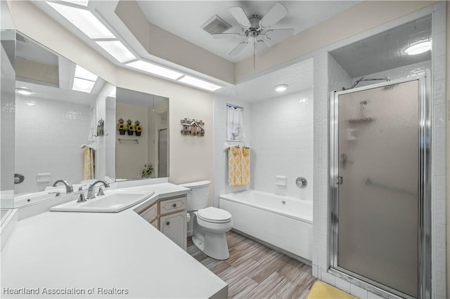 2407 Par Rd, Sebring, FL 33872 - full bath featuring toilet, visible vents, a ceiling fan, wood finished floors, and a shower stall