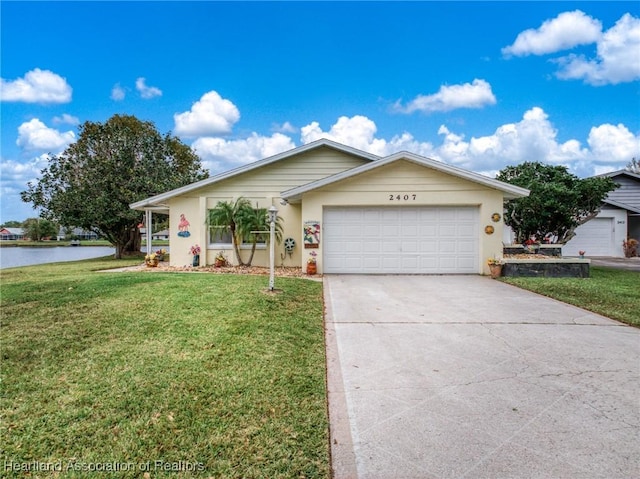 2407 Par Rd, Sebring, FL 33872 - single story home featuring stucco siding, an attached garage, a water view, driveway, and a front yard
