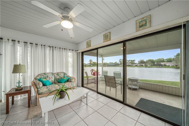 2407 Par Rd, Sebring, FL 33872 - sunroom / solarium with a healthy amount of sunlight, a ceiling fan, and a water view