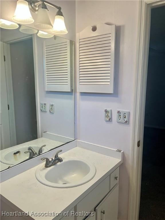 2527 Davis Cir, Sebring, FL 33870 - bathroom with vanity