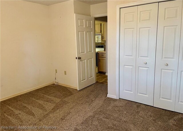2527 Davis Cir, Sebring, FL 33870 - unfurnished bedroom featuring carpet floors, a closet, and baseboards