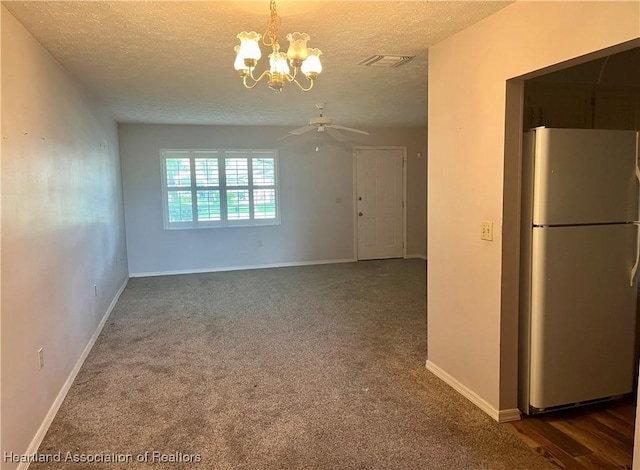 2527 Davis Cir, Sebring, FL 33870 - unfurnished dining area featuring a textured ceiling, a chandelier, a ceiling fan, carpet, and baseboards