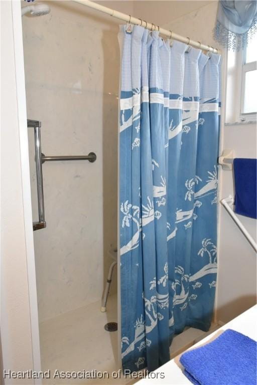 3603 Herring Ave, Sebring, FL 33870 - full bath featuring a shower with shower curtain