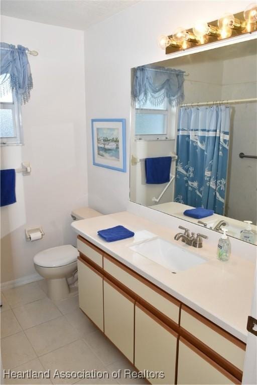 3603 Herring Ave, Sebring, FL 33870 - full bath with tile patterned floors, curtained shower, vanity, and toilet