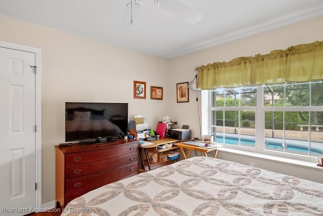 bedroom with ceiling fan