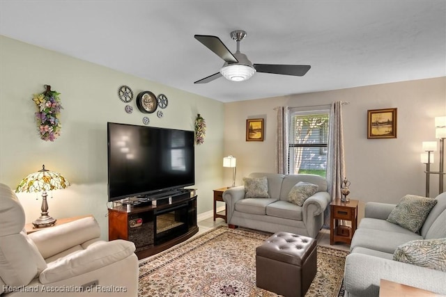 4 Rosewood Dr N, Lake Placid, FL 33852 - living room with ceiling fan and baseboards