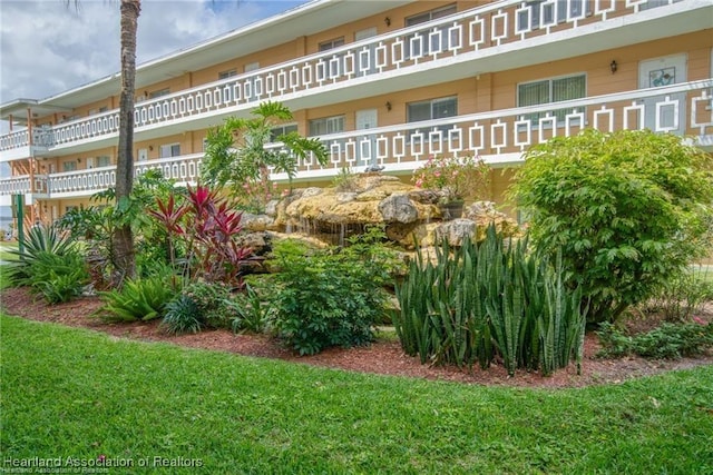 2111 Lakeview Dr Unit 1A, Sebring, FL 33870 - view of green lawn