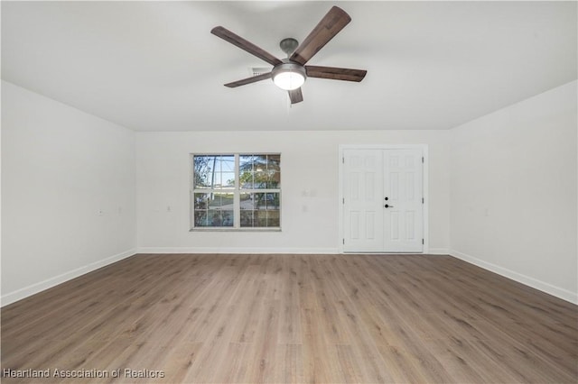 unfurnished room with wood-type flooring and ceiling fan