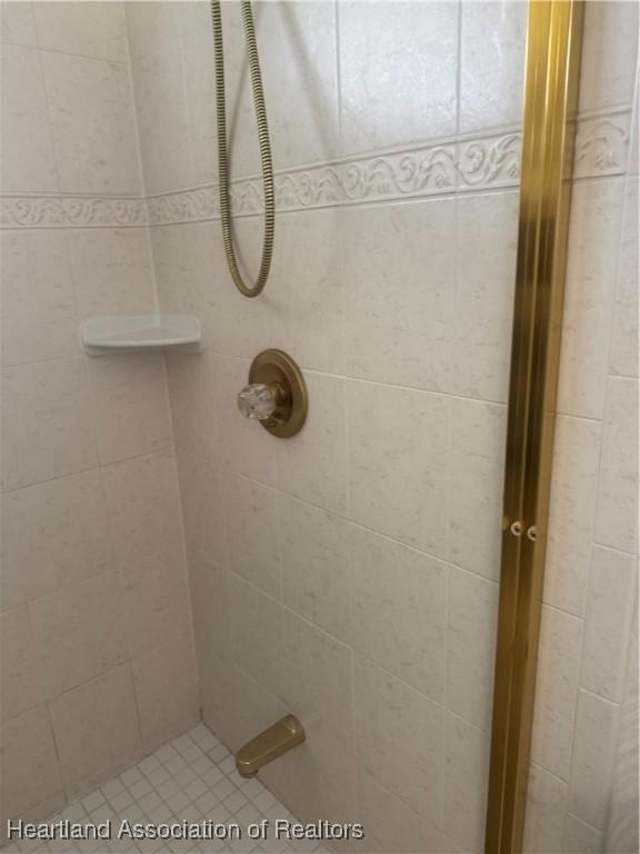 bathroom with a tile shower