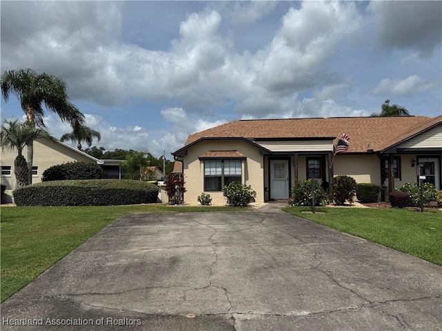 3711 Perugia Ave, Sebring, FL 33872 - view of front of house featuring a front lawn and stucco siding