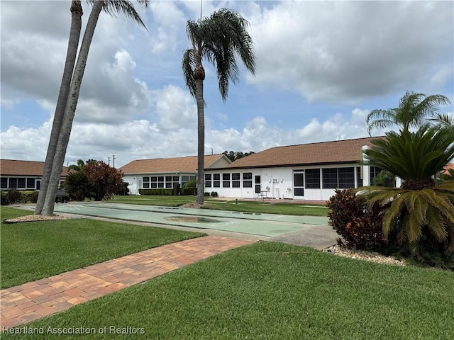 3711 Perugia Ave, Sebring, FL 33872 - surrounding community featuring shuffleboard and a yard