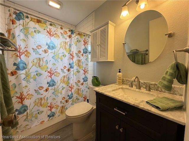 3711 Perugia Ave, Sebring, FL 33872 - full bathroom featuring a shower with curtain, toilet, vanity, and a textured wall