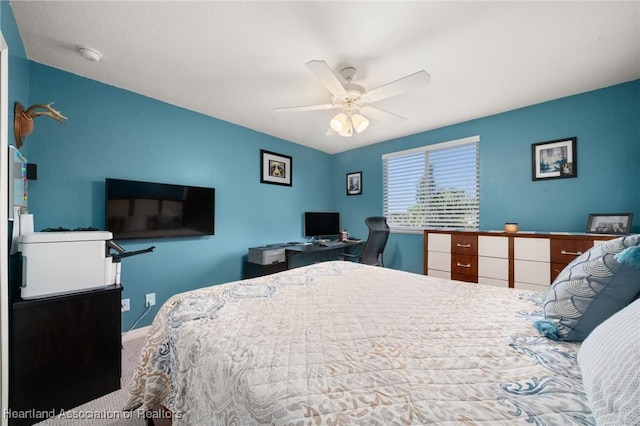 bedroom with ceiling fan