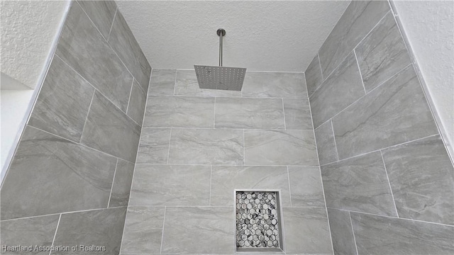 details with a tile shower