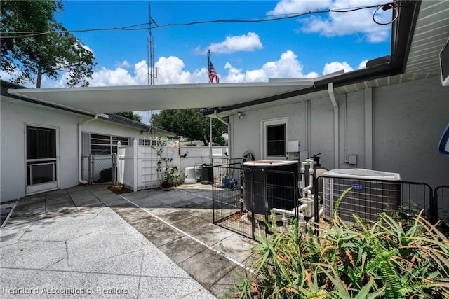 302 S Egret St, Sebring, FL 33870 - view of patio with central AC unit, a gate, and fence