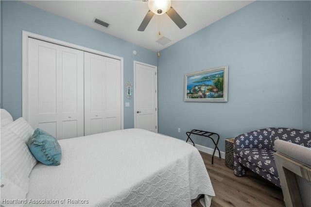 bedroom featuring ceiling fan, wood-type flooring, and a closet